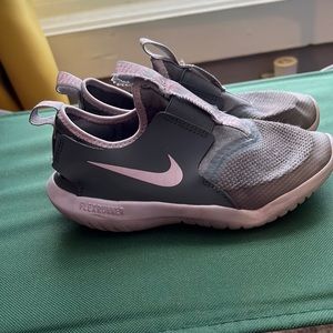 Nike slip on tennis shoes